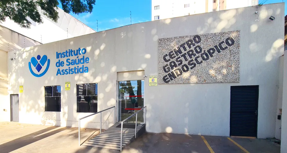 Fachada do Instituto de Saúde Assistida, no Setor Bueno